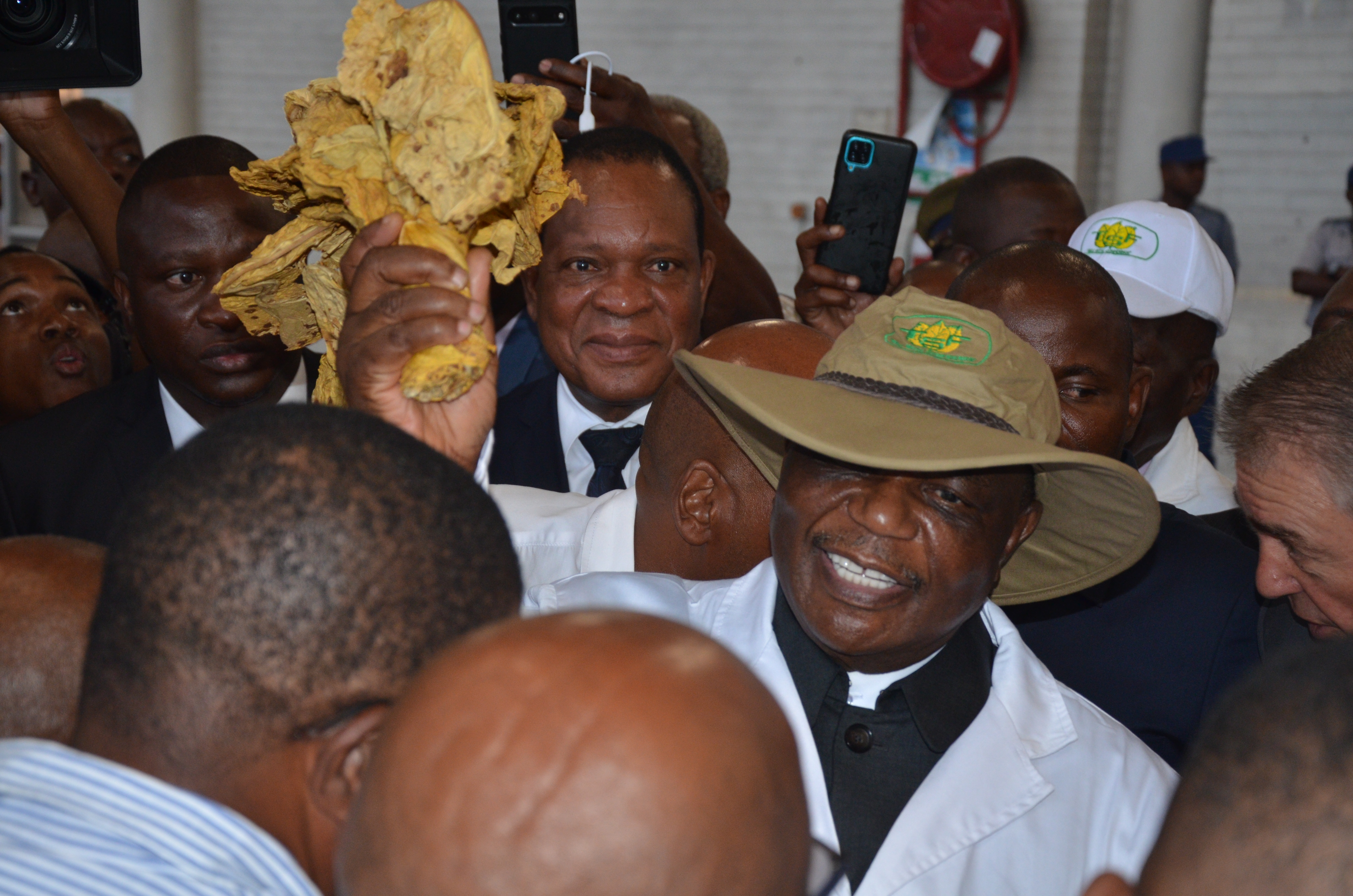  Vice President.Dr. C.G.D.N. Chiwenga auctioning the first bale